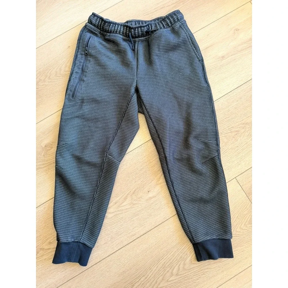 Nike Tech Fleece Kids Medium Black Grey Grid Pattern Tapered Jogger Sweatpants